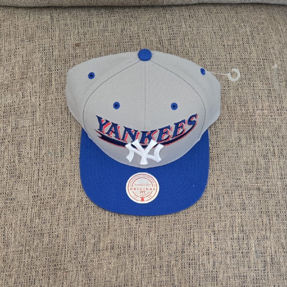 Yankees Snapback Cap in Gray and Blue BRAND NEW